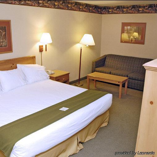 Pellston Lodge Room photo
