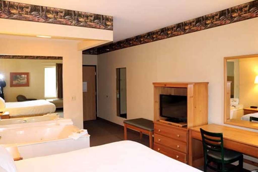 Pellston Lodge Room photo